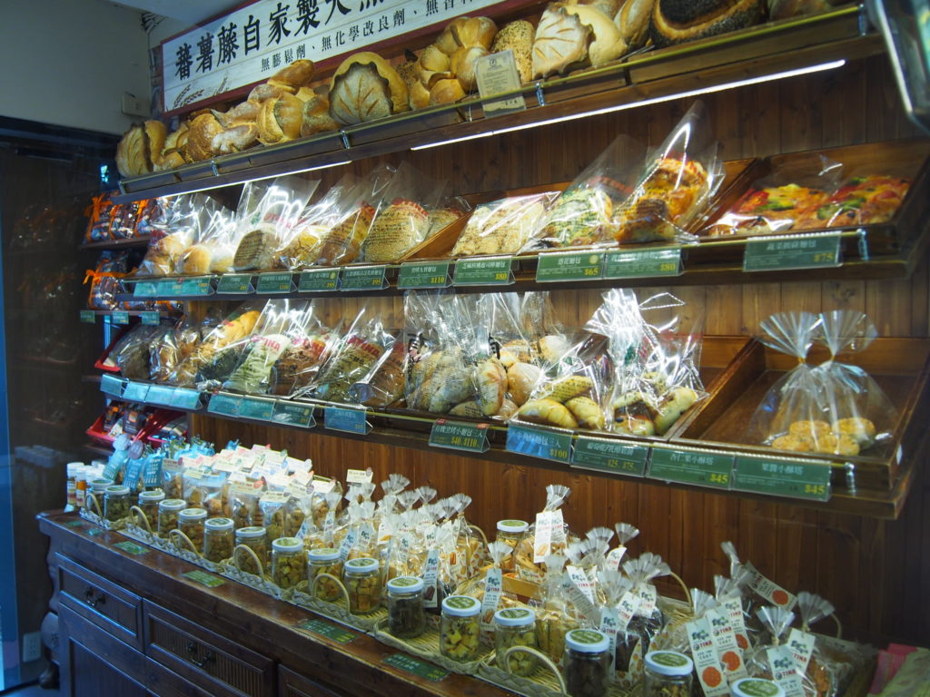 蕃薯藤自然食品専門店の天然酵母のパン