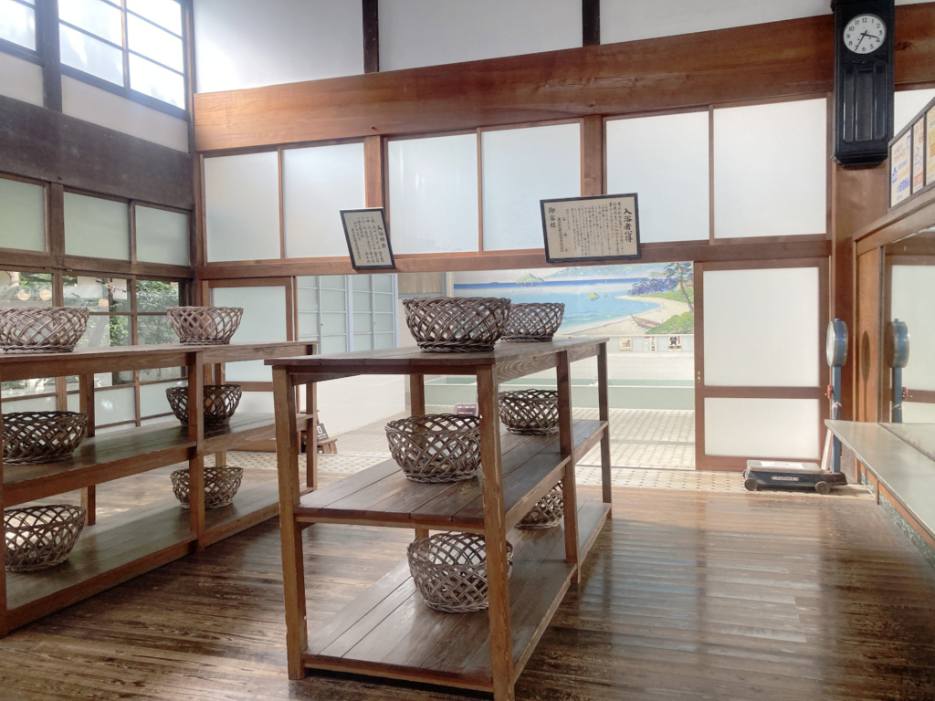 湯婆婆の営む油屋のモデル「子宝湯」の脱衣所