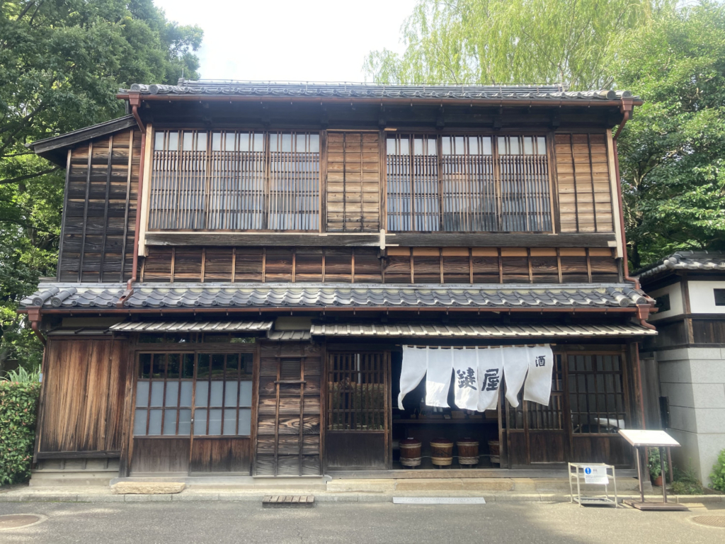 千尋の両親が豚になったお店「鍵屋」